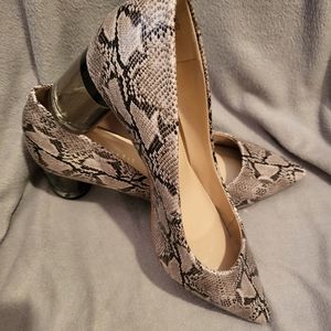 Super fun reptile print pumps!
